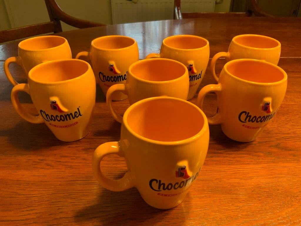 8 stuks chocomel bekers met oor met verdikt logo, Verzamelen, Ophalen of Verzenden, Nieuw, Gebruiksvoorwerp