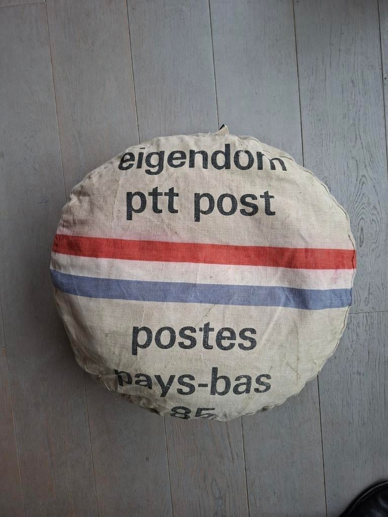 PTT postzakpoef.  Poef. Zitzak 50x23cm., Huis en Inrichting, Ophalen of Verzenden