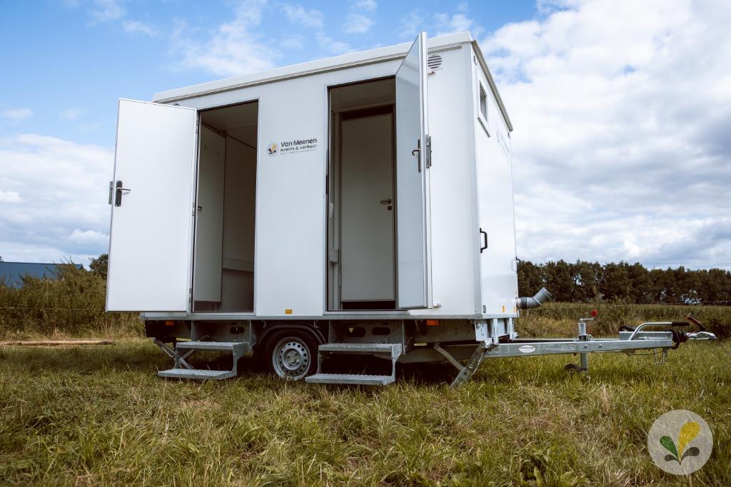 Toiletwagen 2-1-1 te huur, Hobby en Vrije tijd, Feestartikelen | Verhuur, Ophalen of Verzenden, Nieuw, Overige