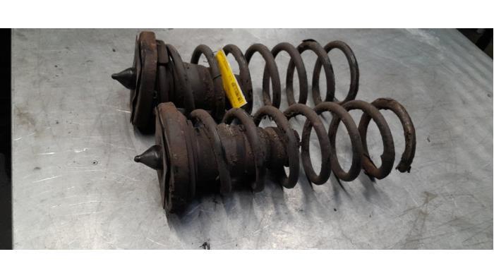 Schroefveer achter van een Volvo XC70, Gebruikt, -, -, Ophalen of Verzenden