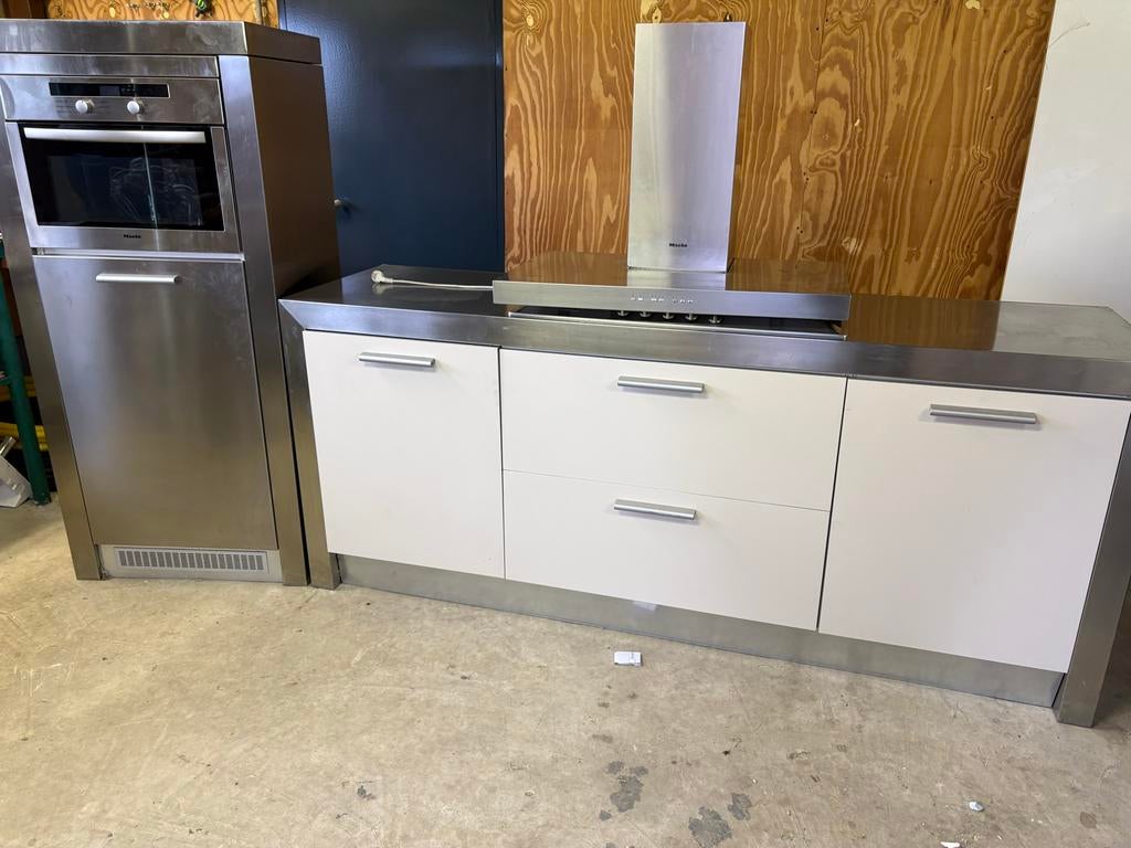 Miele Keukenblok met Apparatuur, Ophalen, Gebruikt, Wit, Enkelwandige keuken