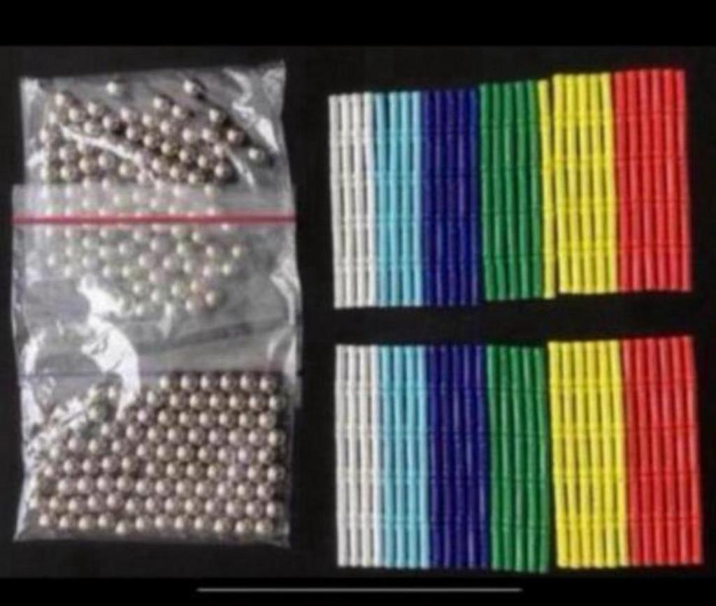 Xmag set 225 delig 150 magneetstaagjes en 75 bal, Ophalen of Verzenden, Zo goed als nieuw