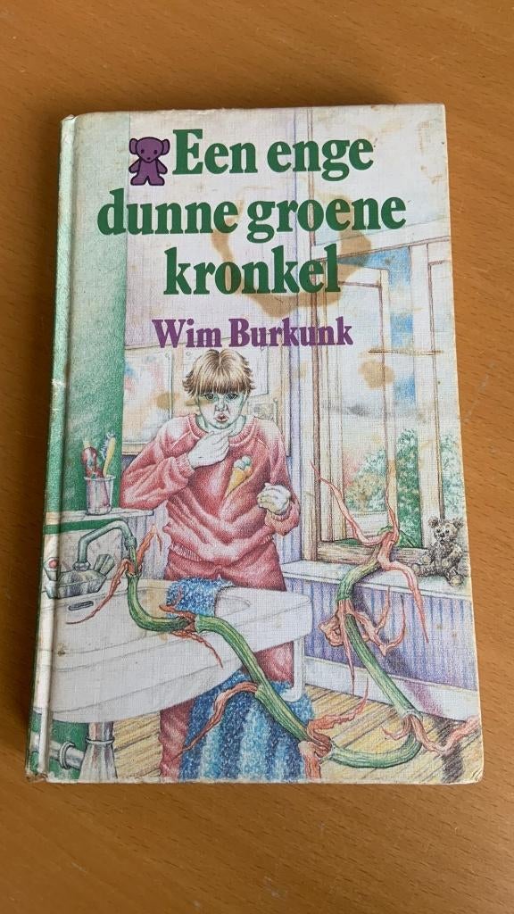 Een enge dunne groene kronkel - Wim Burkunk, Ophalen of Verzenden, Fictie algemeen
