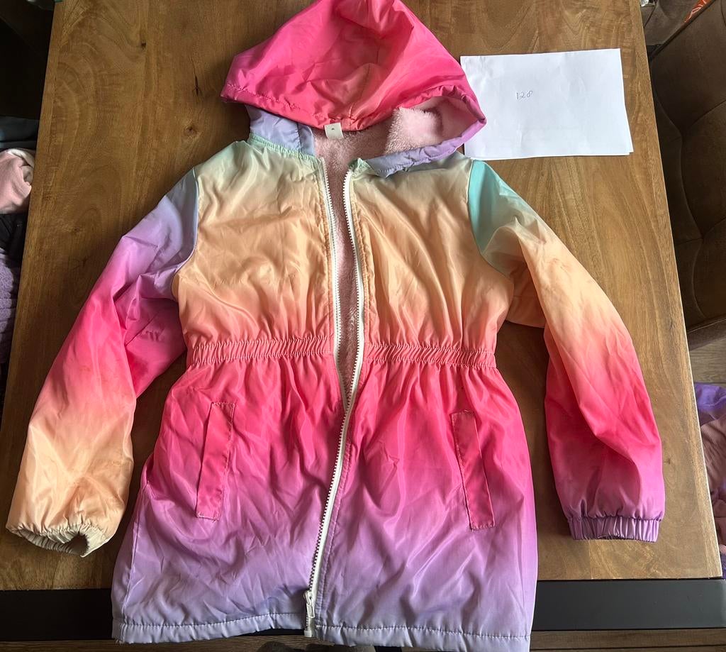 Fleece gevoerd jas regenboog maat 128, Ophalen of Verzenden, Zo goed als nieuw, Meisje, Jas