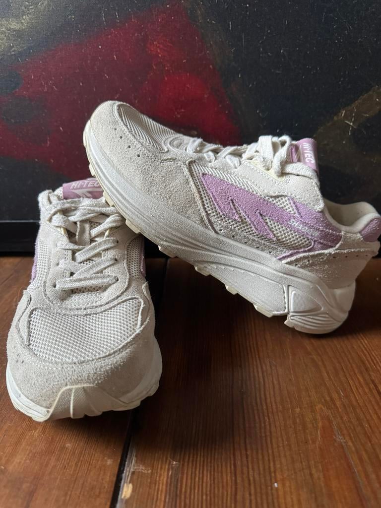 Hi tec sneakers maat 39 wit beige lila/roze nieuw. Vibram, Beige, Nieuw, Ophalen of Verzenden, Sneakers of Gympen