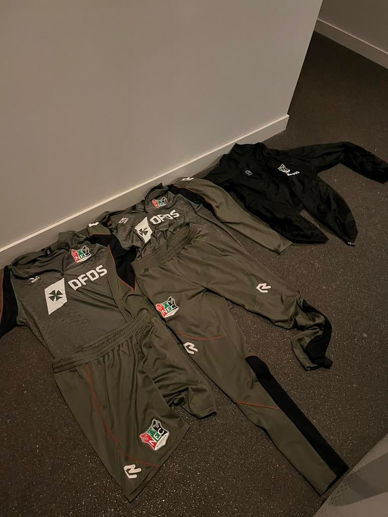 Nec nijmegen trainings kleren, Kleding | Heren, Overige maten, Ophalen of Verzenden, Voetbal, Gedragen
