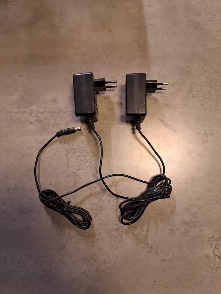 2x 24 volt voeding, Hobby en Vrije tijd, Elektronica-componenten, Ophalen of Verzenden, Gebruikt