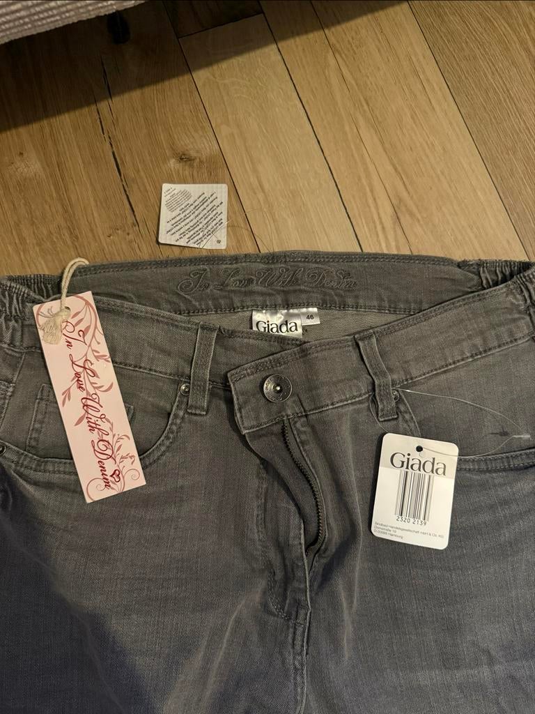 Grijze Giada Jeans - Nieuw!, Ophalen of Verzenden, Nieuw, Grijs, Overige jeansmaten