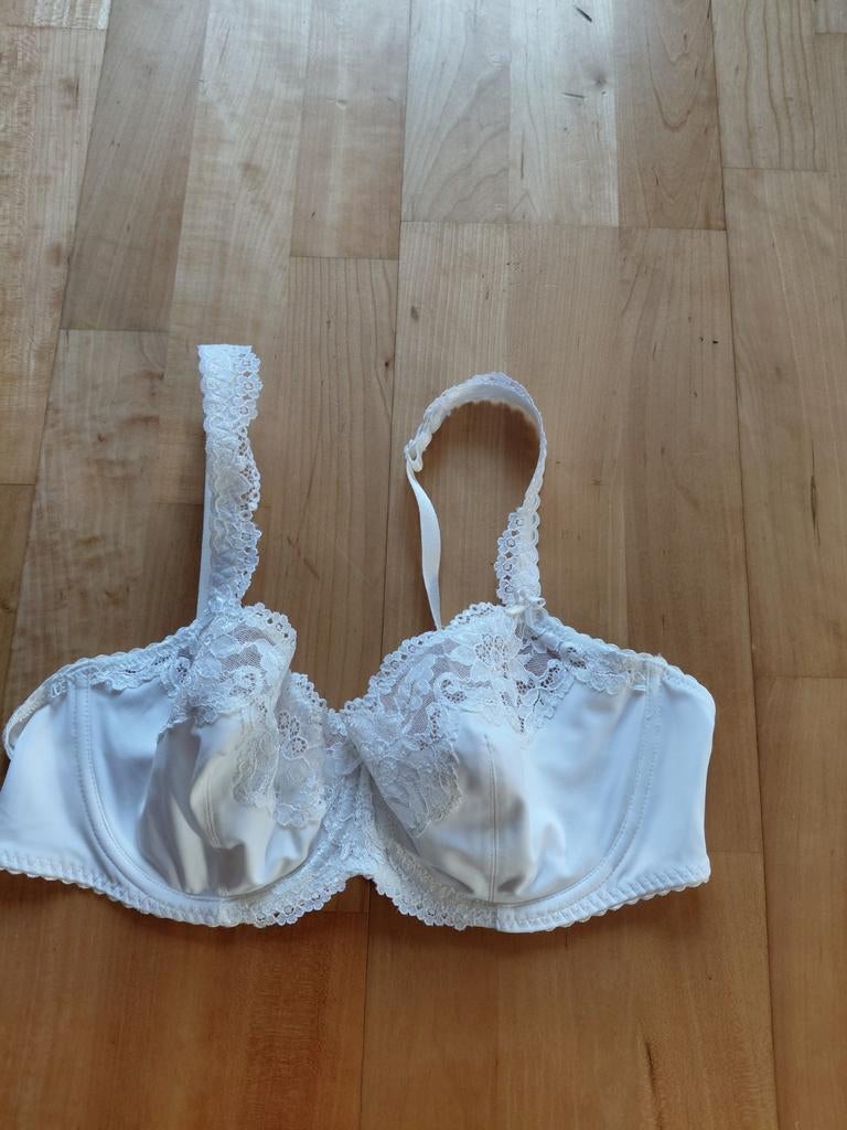 BH  Chantelle 75 C, Chantelle, Ophalen of Verzenden, Wit, BH