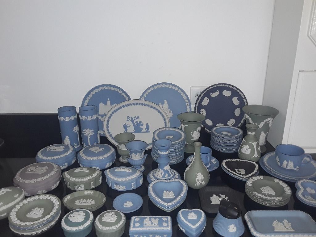 90 Wedgwood items Jasper ware, Antiek en Kunst, Verzenden