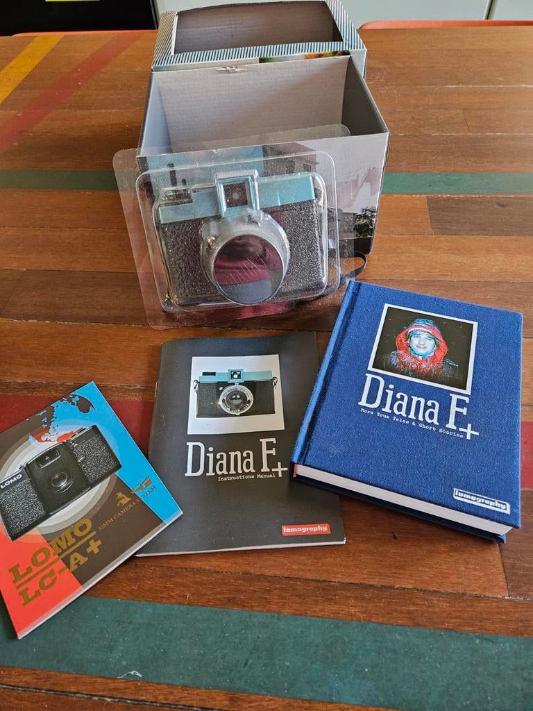 Nieuwe Lomography Diana F+ camera met boeken en doos, Ophalen of Verzenden, Nieuw, Compact, Overige Merken
