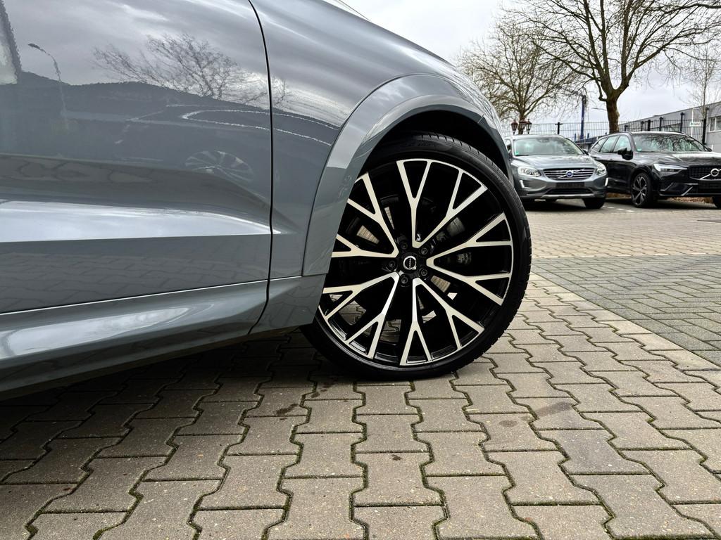 Volvo XC60 2.0 B5 Dark / 360°/ Google/ 22inch/ Massage, Auto's, Volvo, Gebruikt, 4 cilinders, 1969 cc, Bedrijf