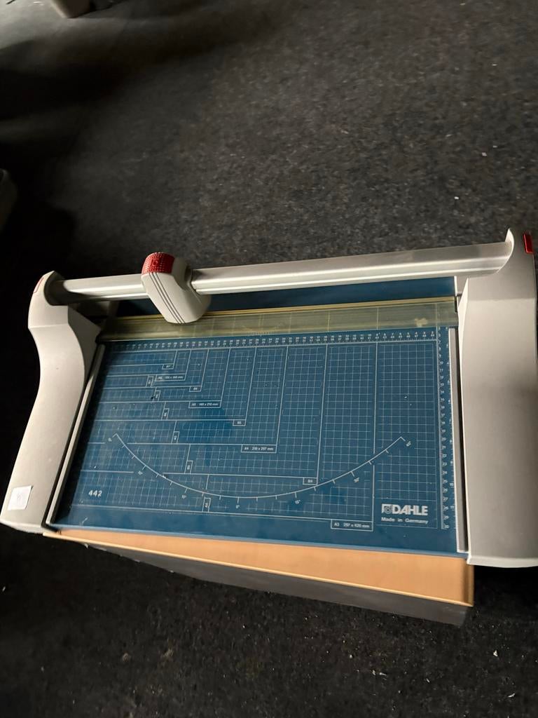 Dahle Professional Rolsnijmachine, Ophalen