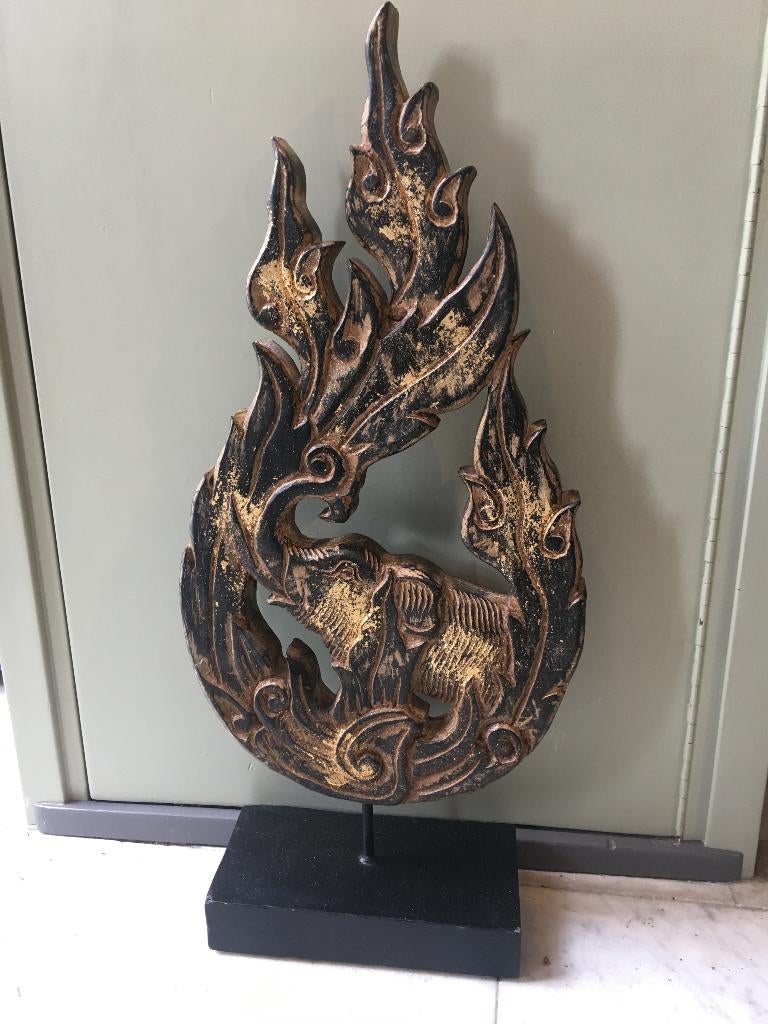 Groot houtsnijwerk : olifant, vlammen, Houtsnijwerk, Zoogdier, Hout, Bruin
