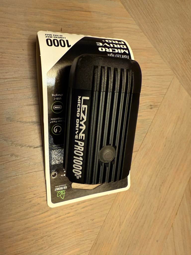 Lezyne Micro Drive Pro 1000+ Fietsvoorlicht - Nieuw, Voorlicht, Nieuw, Ophalen of Verzenden, Oplaadbaar