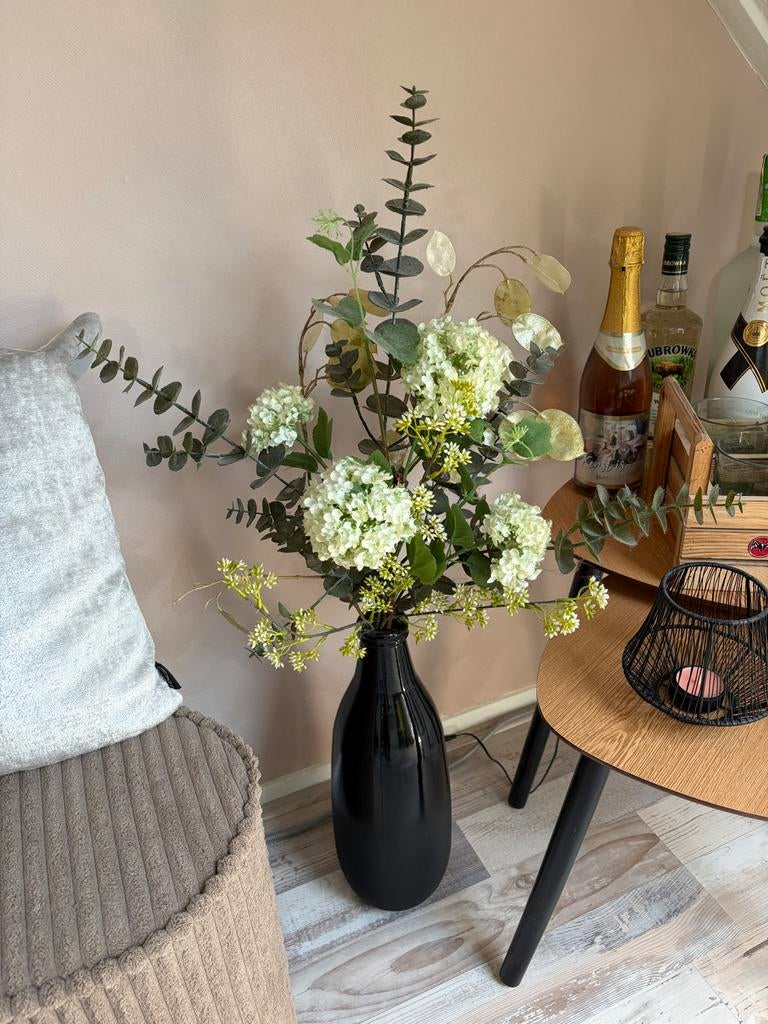 Zwarte vaas met kunstbloemen - Elegant en onderhoudsvrij, Huis en Inrichting, Woonaccessoires | Vazen, Overige materialen, Zwart