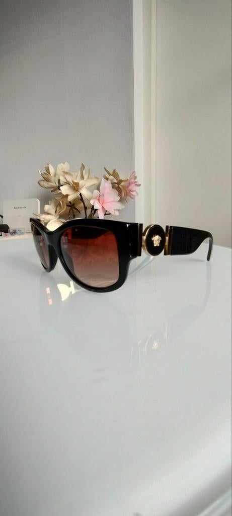 Versace zonnebril.    VE 4369 GB1/81 58  
€ 154,90, Sieraden, Tassen en Uiterlijk, Zonnebrillen en Brillen | Dames, Zonnebril