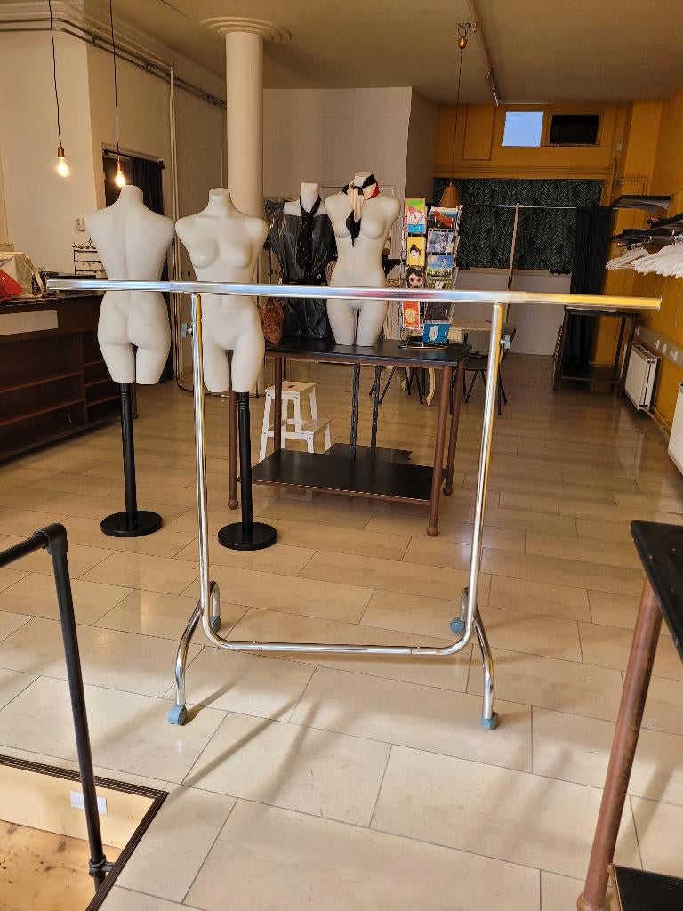 Kledingrek, Ophalen, Gebruikt, Nvt, Met wielen