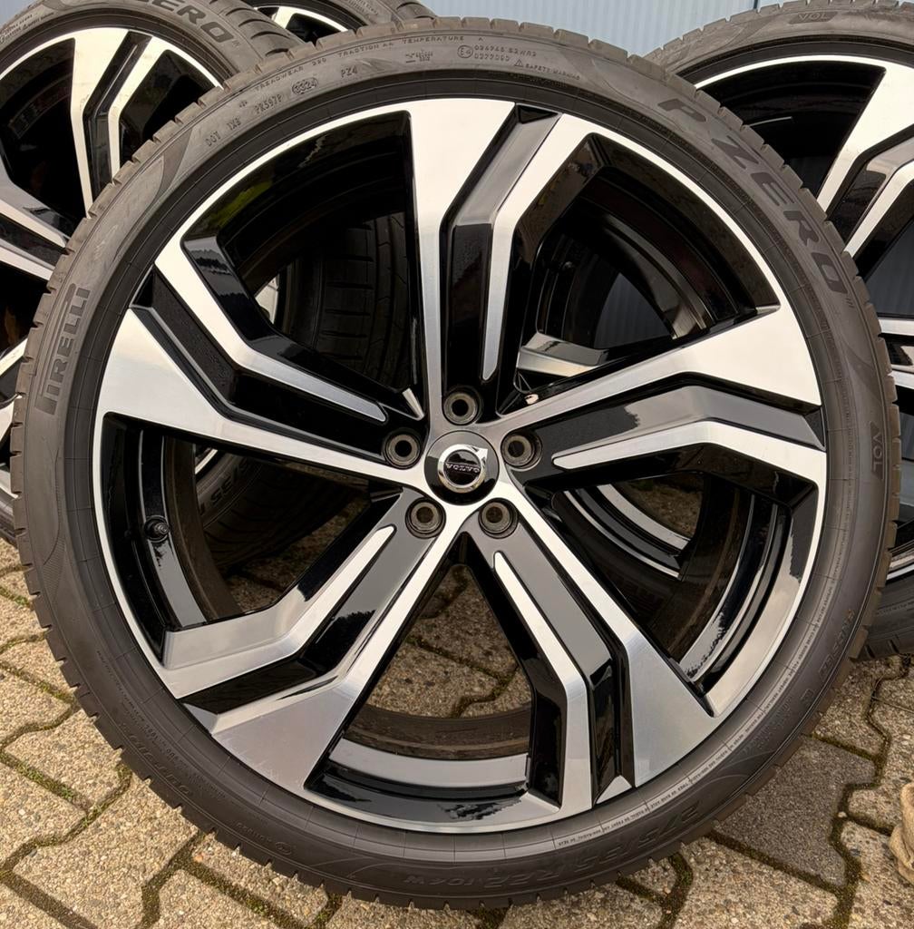 NIEUW 22” Originele Volvo XC90 R-design Velgen + Zomerbanden, Auto-onderdelen, Banden en Velgen, 275 mm, Banden en Velgen, Nieuw