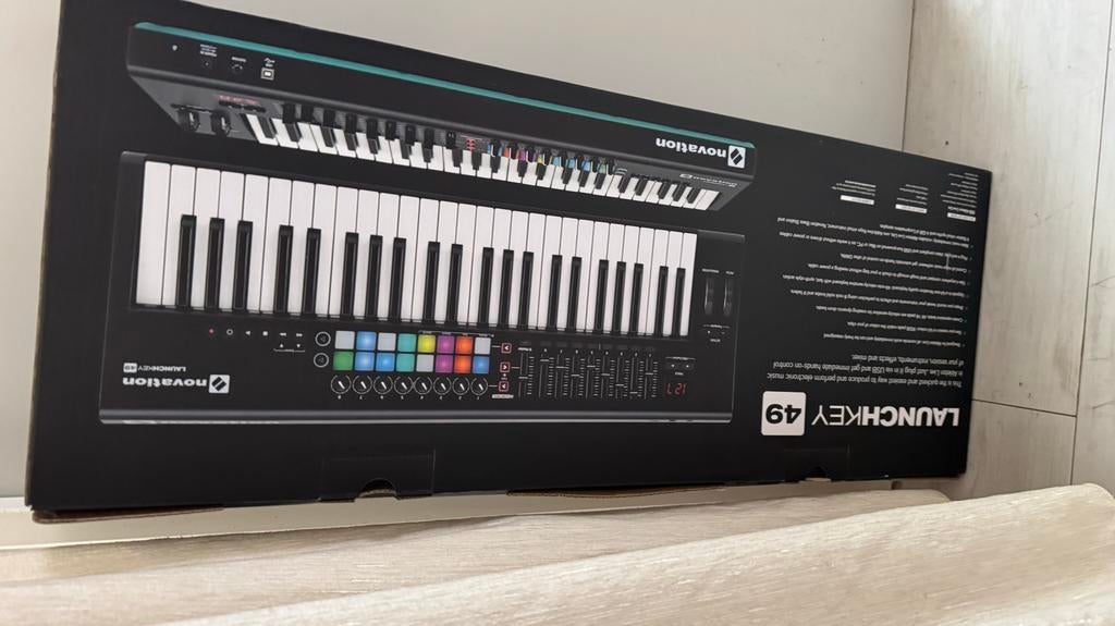 Novation Launchkey 49 MIDI-keyboard controller, Ophalen of Verzenden, Zo goed als nieuw, Aanslaggevoelig, 49 toetsen