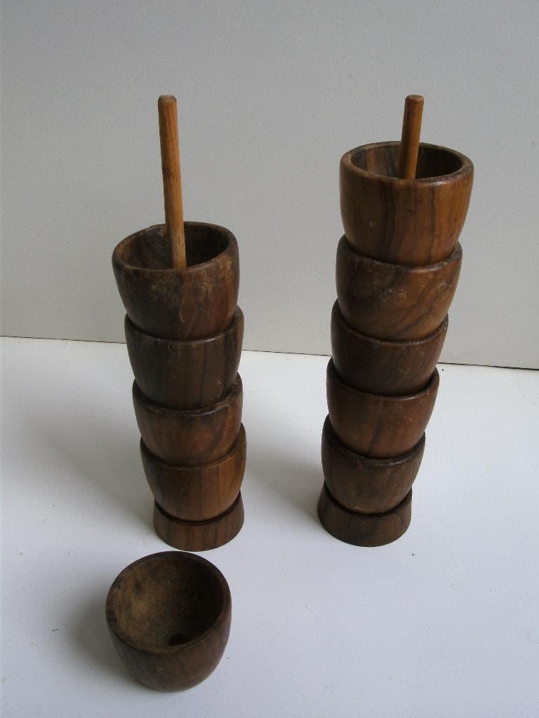 10 houten eierdopjes, Ophalen