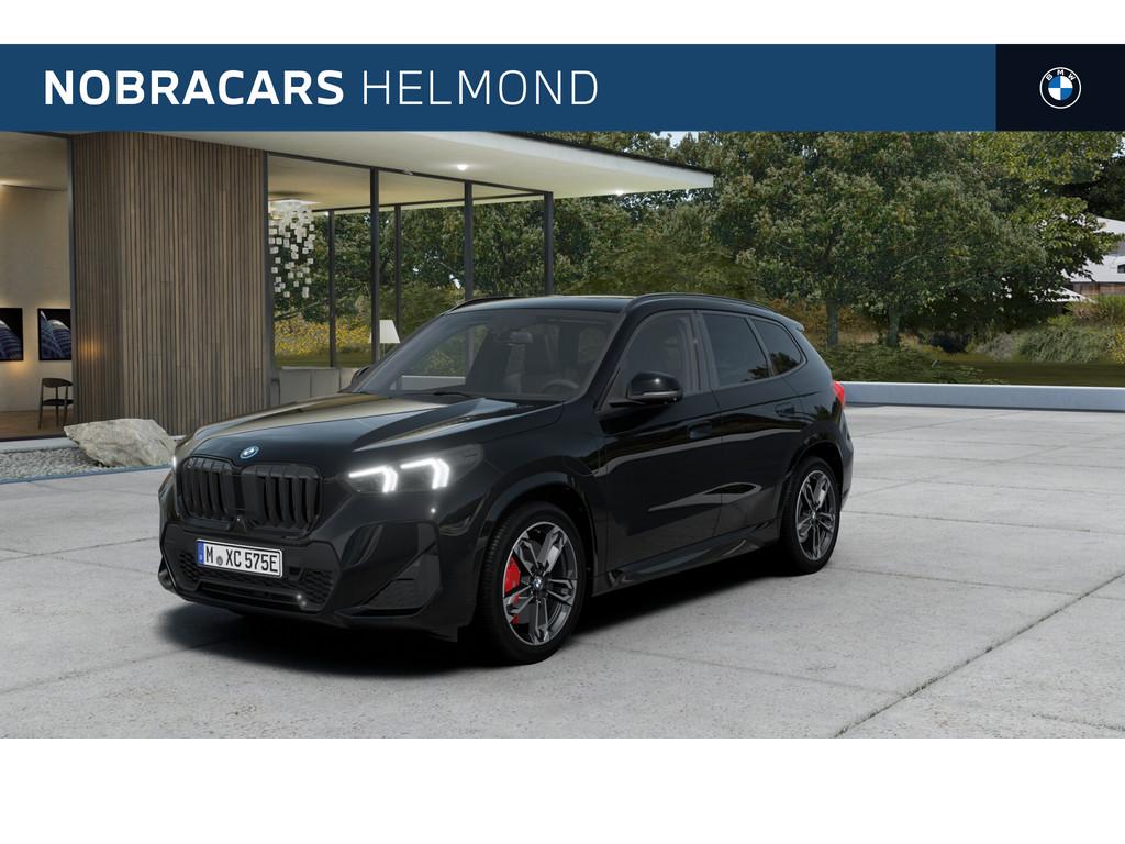 BMW X1 xDrive25e M Sport Automaat / Panoramadak / Sportstoel, Zwart, Elektrische stoelverstelling, Zwart, Leder