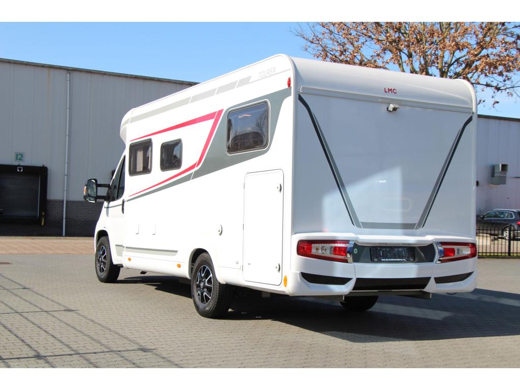 LMC Tourer T 660 - 140PK EURO6 - ENKELE BEDDEN - XXL GARAGE, Caravans en Kamperen, Chemisch toilet, Ringverwarming, Bedrijf, Tot en met 3