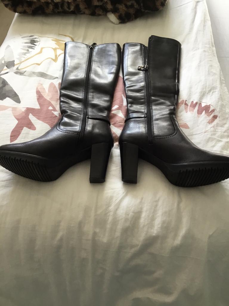 Laarzen, Kleding | Dames, Hoge laarzen, Zwart, Ophalen of Verzenden, Zo goed als nieuw