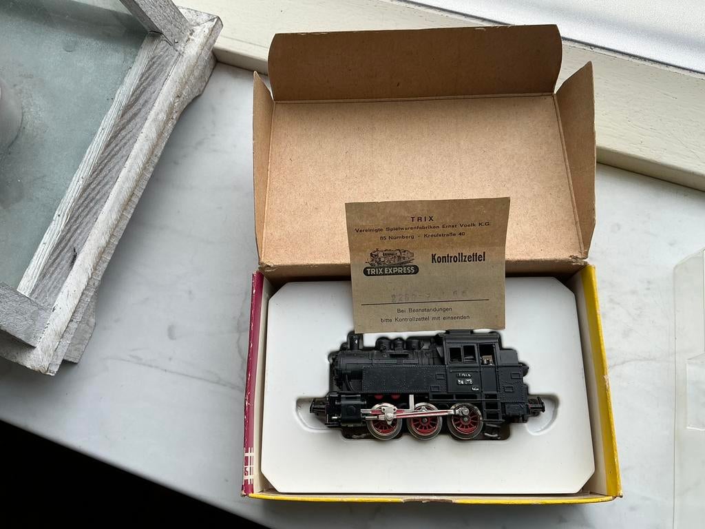 Trix express locomotief 2211.  Alleen overmaken per bank., Hobby en Vrije tijd, Modeltreinen | H0, Ophalen, Gebruikt, Trix, Gelijkstroom