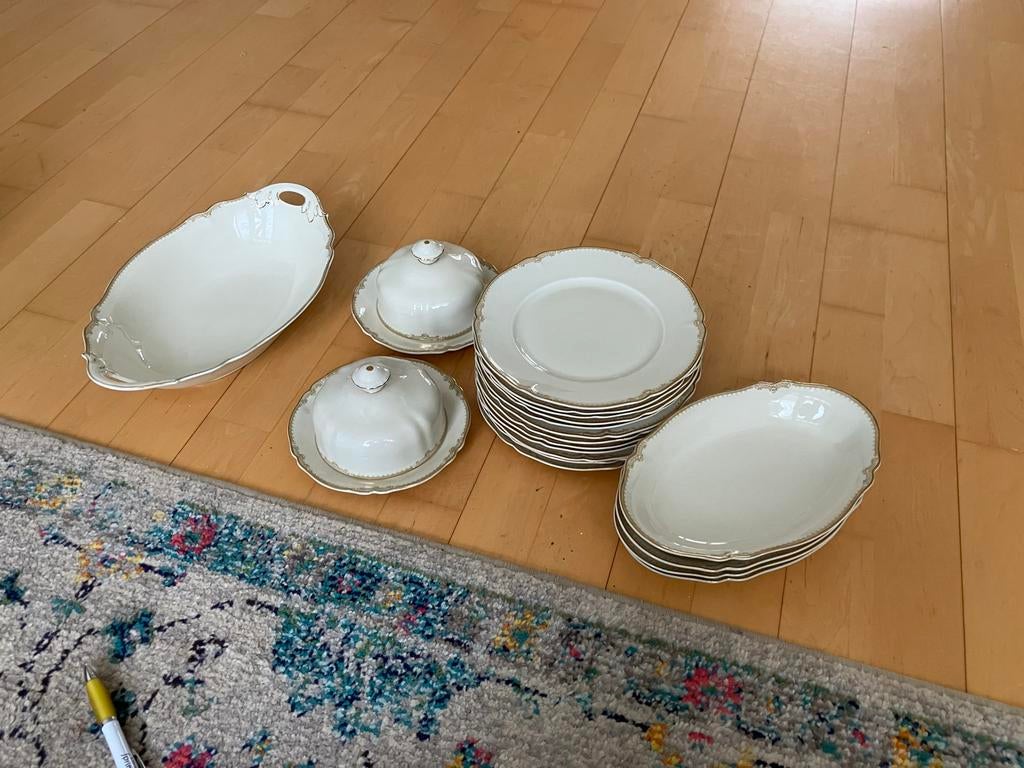 Ontbijtservies met gouden rand, Gebruikt, Ophalen of Verzenden, Overige stijlen, Porselein