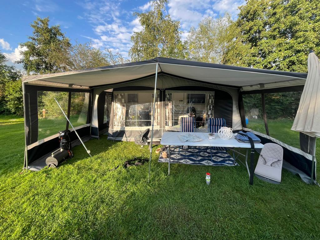 Complete caravan met voortent, luifel, airco en 4 slaapplekk, Rondzit, Luifel, Particulier, 5 tot 6 meter