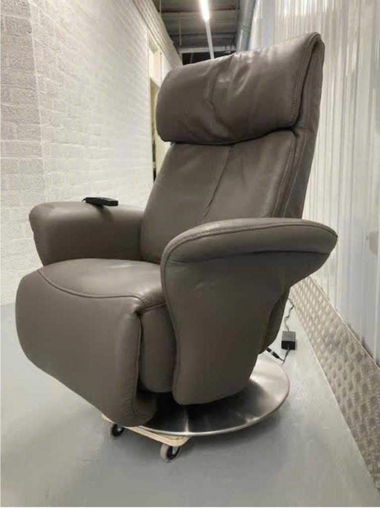 Luxe en comfort: design-fauteuil met relax en sta-op functie, Huis en Inrichting, Fauteuils, Ophalen, Luxe en comfort, Zo goed als nieuw