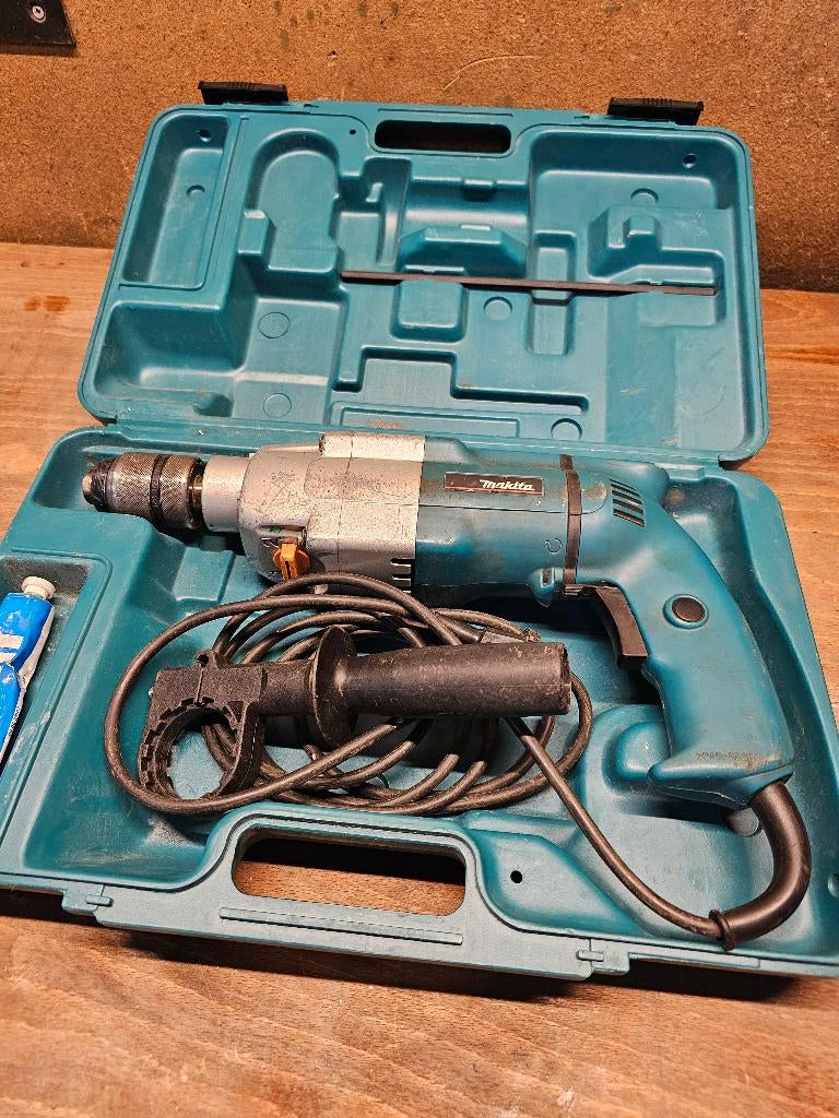 Makita HP2033 Boormachine, Ophalen of Verzenden, Gebruikt, 600 watt of meer, Boormachine