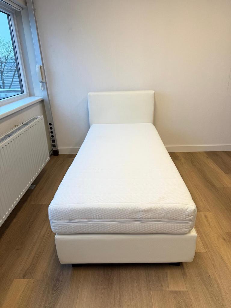Netjes wit eenpersoonsbed (90x200) inclusief matras, 90 cm, Wit, Tweepersoons, Ophalen of Verzenden