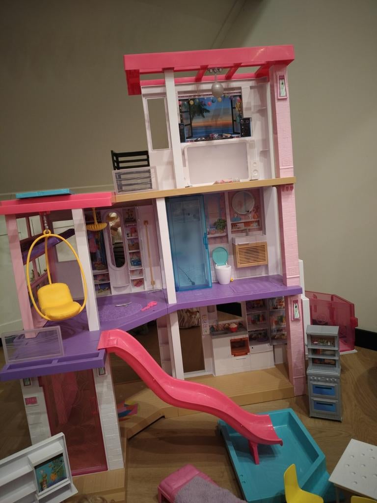 Groot Barbie huis met meubels en poppen, Ophalen of Verzenden