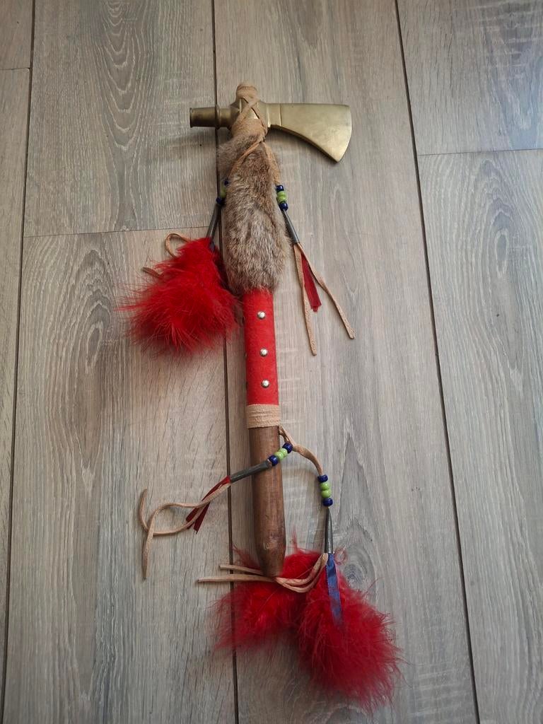 Tomahawk uit de USA met veren en bont, Ophalen of Verzenden