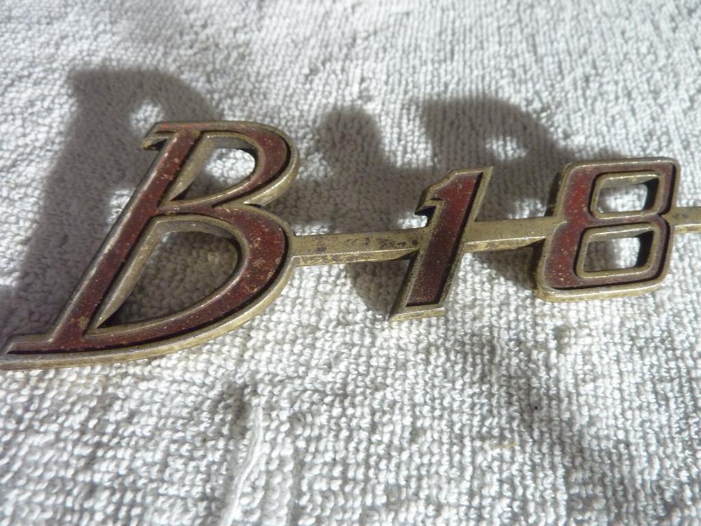 Volvo Amazon badge  B 18, Ophalen of Verzenden