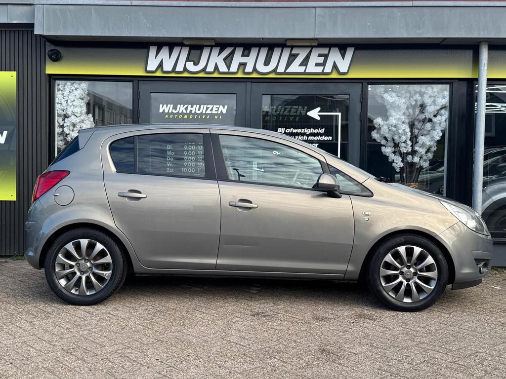 Opel Corsa 1.2-16V '111' Edition met Airco ! 16 Inch ! Cruis, Voorwielaandrijving, Euro 5, Gebruikt, Zwart