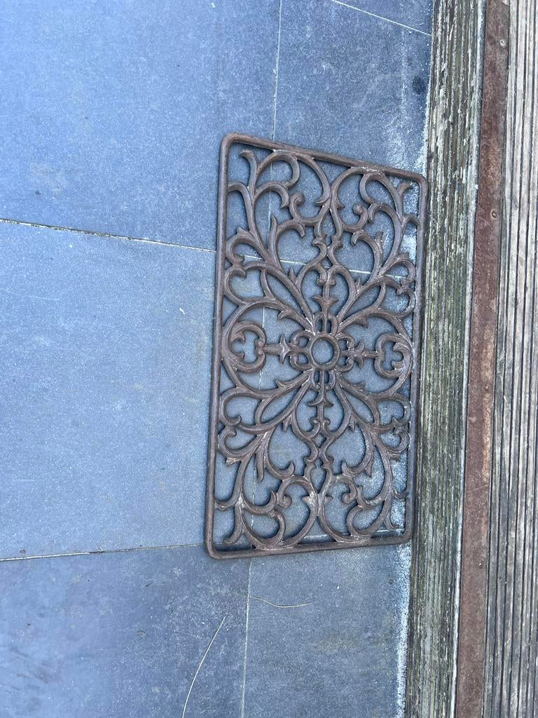 Decoratieve gietijzeren deurmat met sierlijk patroon, Tuin en Terras, Deurmatten, Ophalen, Gebruikt, Gietijzer, Schoonloopmat
