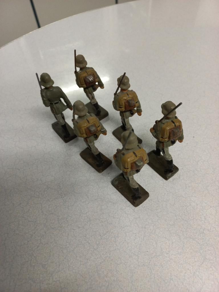 Lineol, 6 marscherende Wehrmacht soldaatjes izgs, Antiek en Kunst, Ophalen of Verzenden
