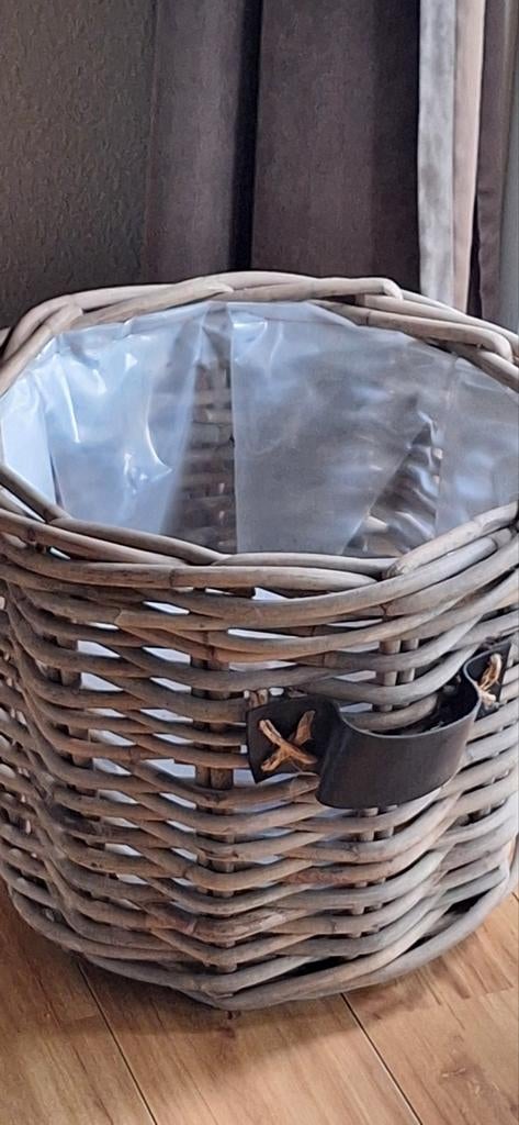 Grote planten mand 45/52, Ophalen of Verzenden, Rond, Riet