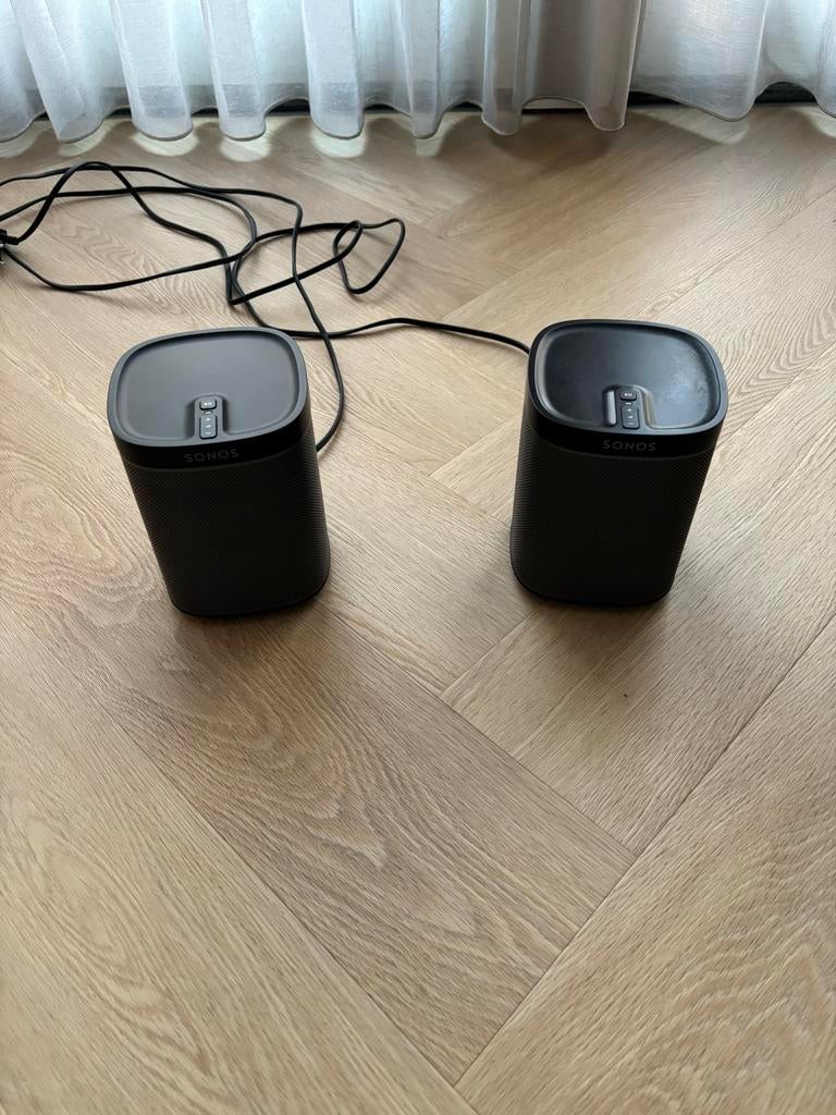 Sonos Play 1 speakers (set van 2) met Bridge, Audio, Tv en Foto, Luidsprekers, Ophalen of Verzenden, Zo goed als nieuw, Front, Rear of Stereo speakers
