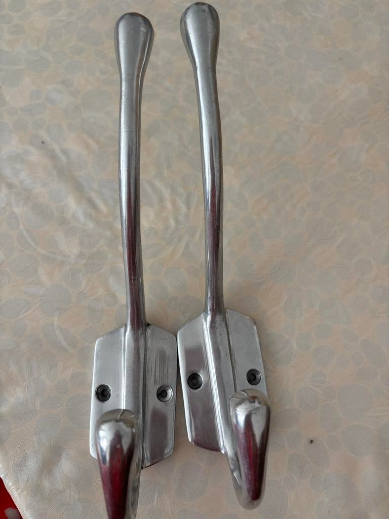 Twee metalen wandhaken, Huis en Inrichting, Woonaccessoires | Kapstokken, Gebruikt, Wandhaken, Ophalen of Verzenden, Minder dan 100 cm