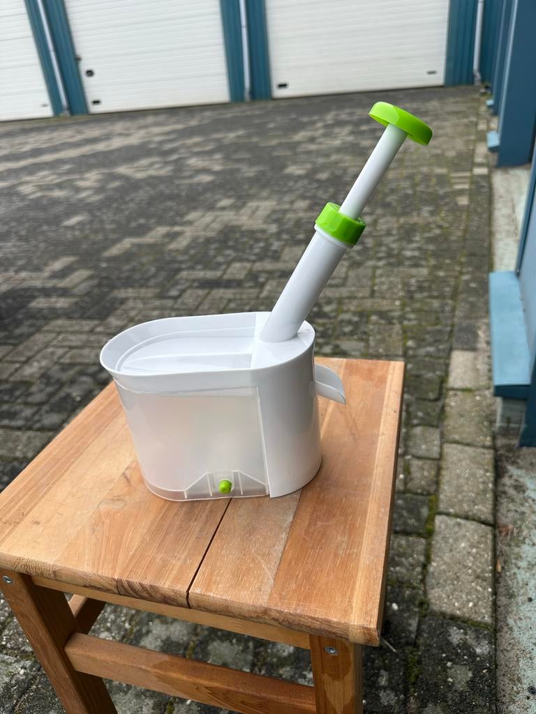 Handige Kersenontpitter met opvangbak, Ophalen of Verzenden, Gebruikt