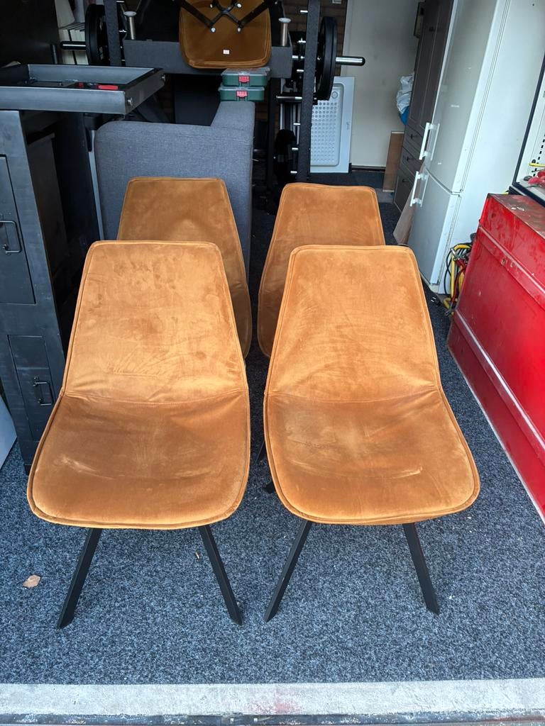 Showmodel Eetkamerstoelen - laatste twee stuks, Ophalen, Stoelenlaan 44, Stoel@zittenblijven.com, Zo goed als nieuw