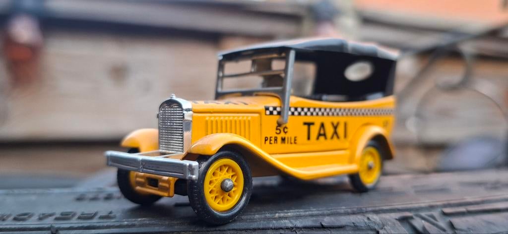Gele Days Gone taxi modelauto, Hobby en Vrije tijd, Modelbouw | Auto's en Voertuigen, Ophalen of Verzenden