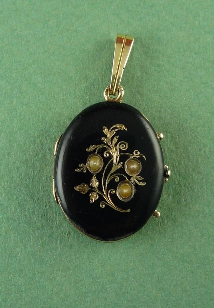 Onyx rouw medaillon met 14kt goud , 3 zaadparels, 19x25 mm, Sieraden, Tassen en Uiterlijk, Antieke sieraden, Verzenden, Overige materialen