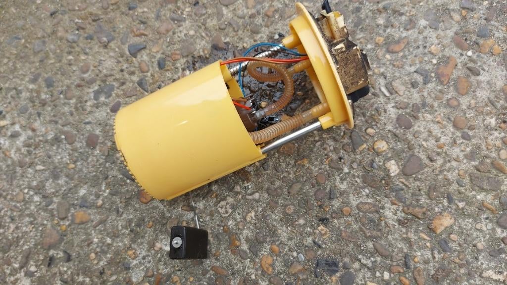 Dieselpomp in de tank Opel Corsa D model, Ophalen of Verzenden