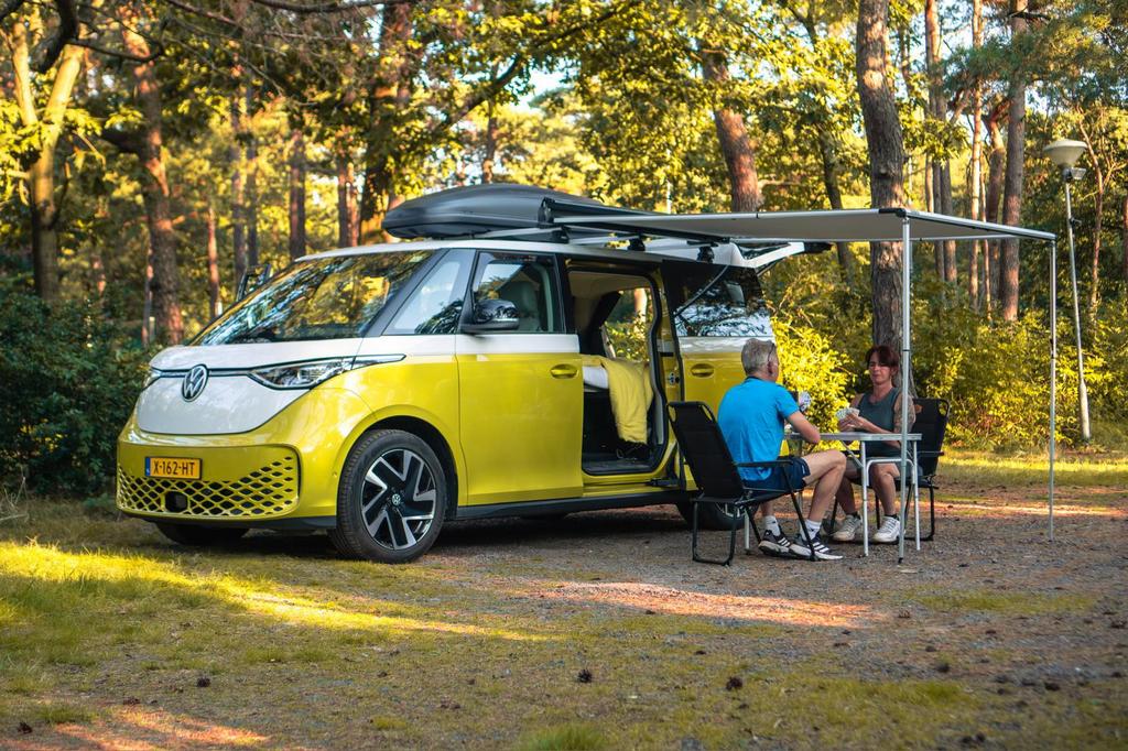 Volkswagen ID.BuZz 77kWh 204 PK 2023 Lime/Wit is Incl Btw, Automaat, 131 €/maand, Achterwielaandrijving, 495 min