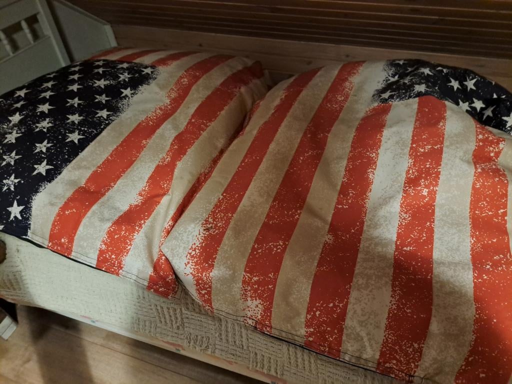 2x Zitkussen met Amerikaans Vlag Design, Ophalen, Gebruikt, Rood, Vierkant